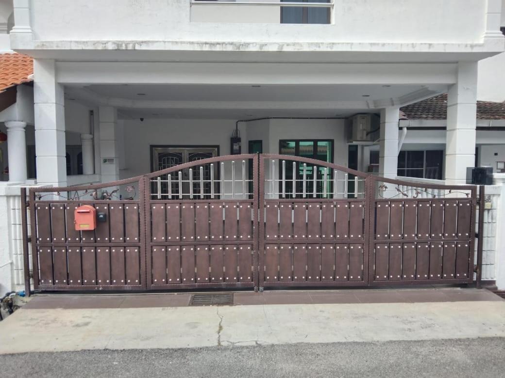 2 Storey 5Br 16Pax Semabok Taman Cheng Ho, 3 By Myplace Малакка Экстерьер фото
